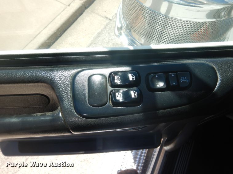 image for item GE9396 2010 Peterbilt 389 semi truck