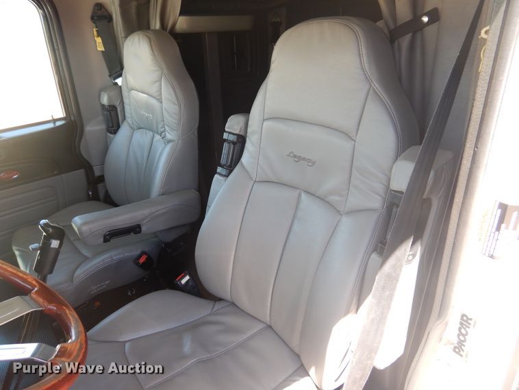 image for item GE9396 2010 Peterbilt 389 semi truck