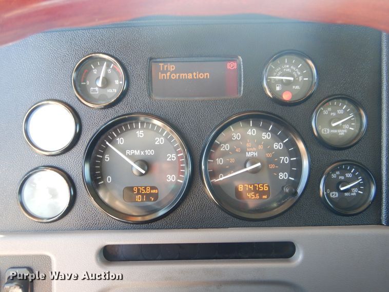 image for item GE9396 2010 Peterbilt 389 semi truck