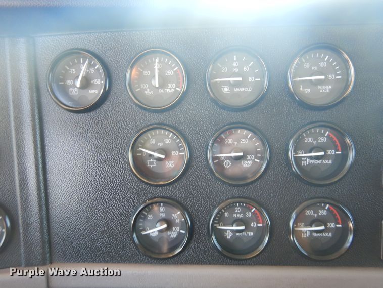 image for item GE9396 2010 Peterbilt 389 semi truck