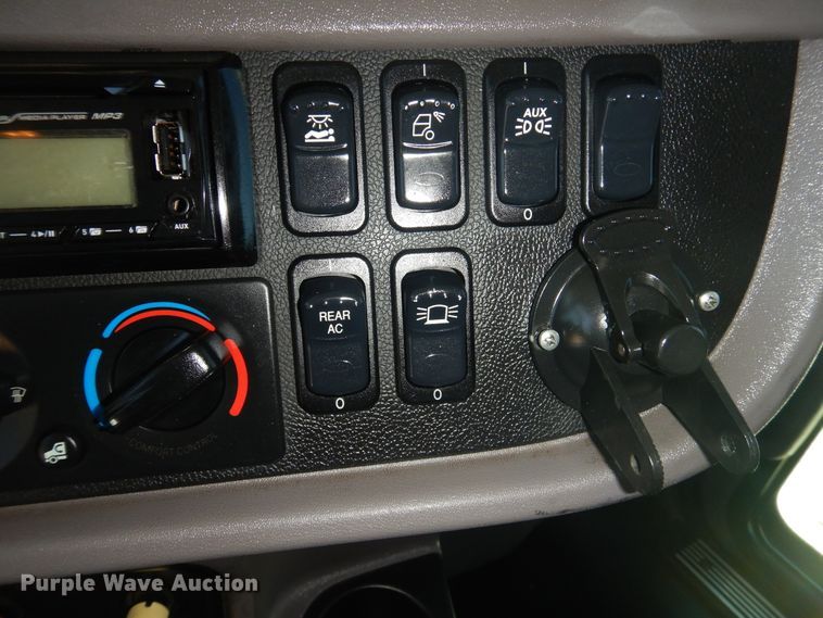 image for item GE9396 2010 Peterbilt 389 semi truck