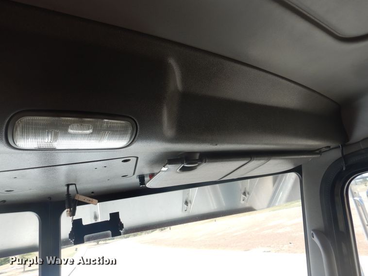 image for item GE9396 2010 Peterbilt 389 semi truck