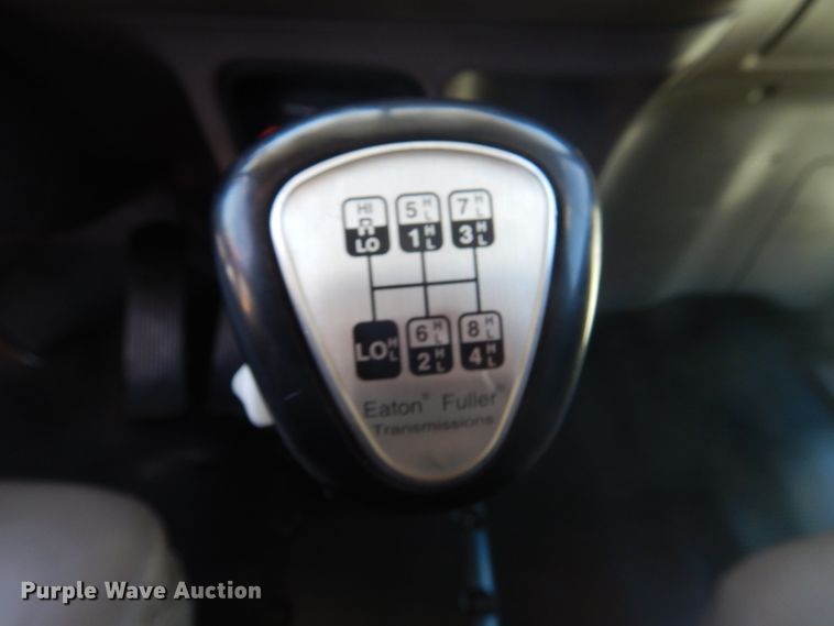 image for item GE9396 2010 Peterbilt 389 semi truck