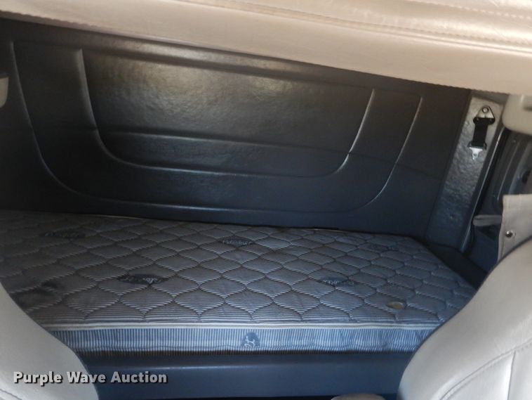 image for item GE9396 2010 Peterbilt 389 semi truck