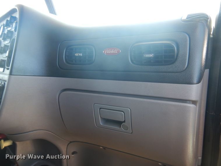 image for item GE9396 2010 Peterbilt 389 semi truck