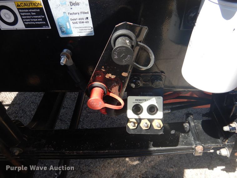 image for item GE9396 2010 Peterbilt 389 semi truck