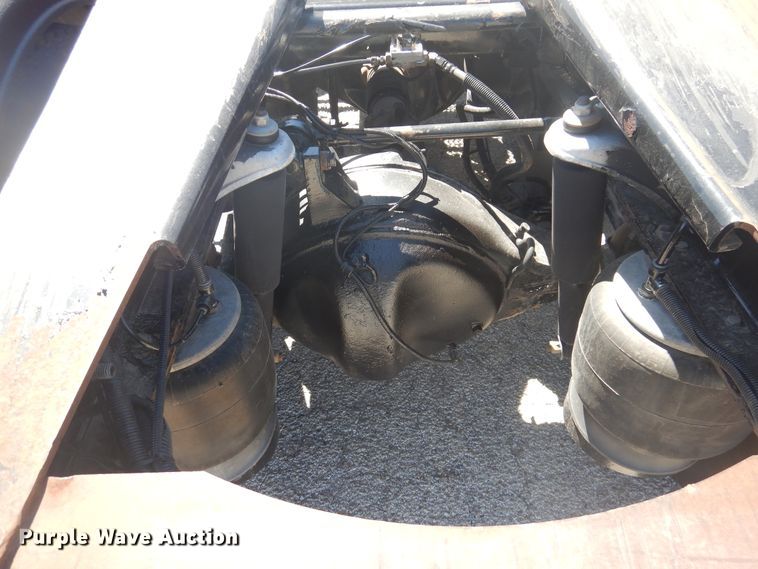 image for item GE9396 2010 Peterbilt 389 semi truck