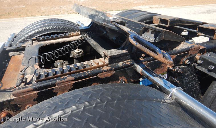 image for item GE9396 2010 Peterbilt 389 semi truck