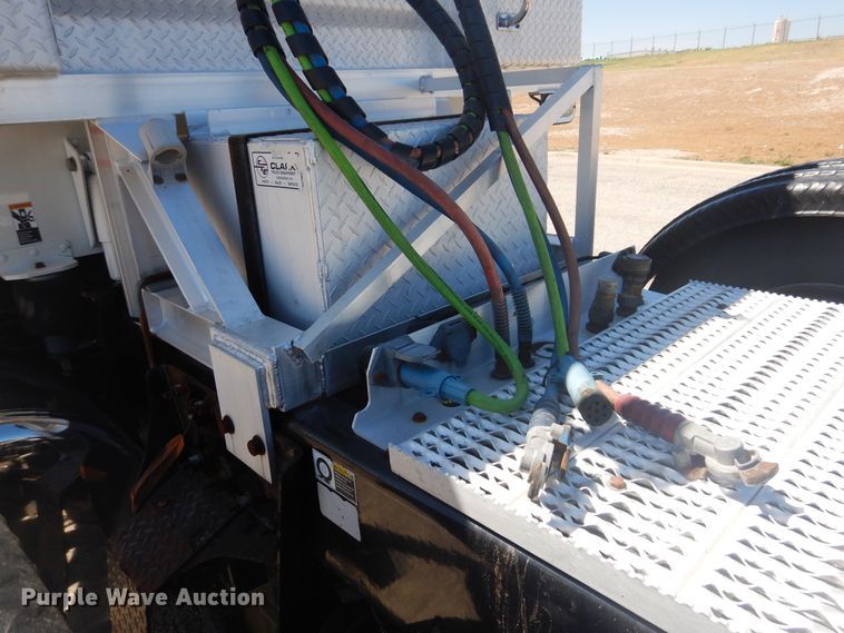 image for item GE9396 2010 Peterbilt 389 semi truck