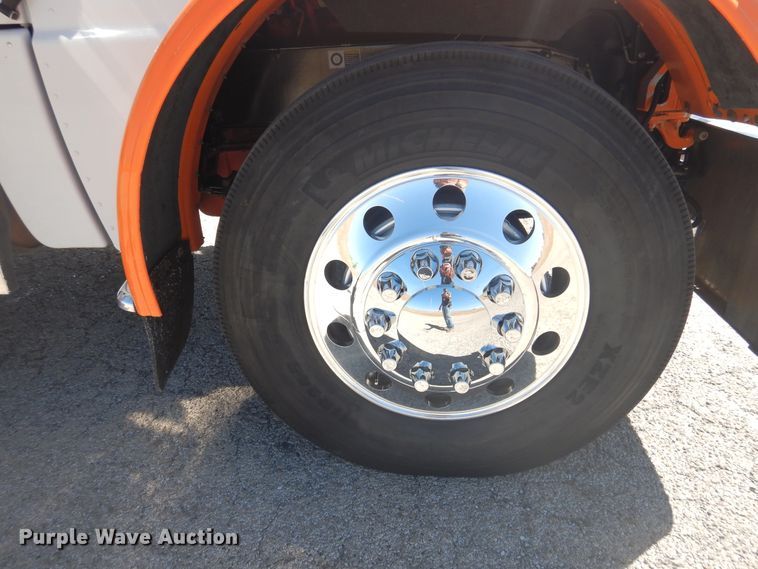 image for item GE9396 2010 Peterbilt 389 semi truck