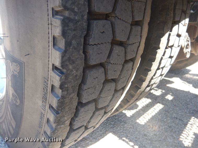 image for item GE9396 2010 Peterbilt 389 semi truck