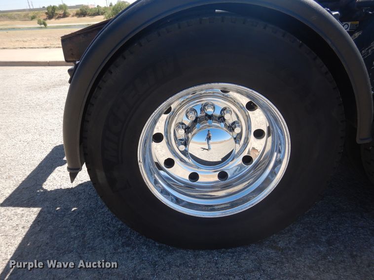 image for item GE9396 2010 Peterbilt 389 semi truck