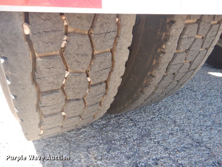 image for item GE9396 2010 Peterbilt 389 semi truck