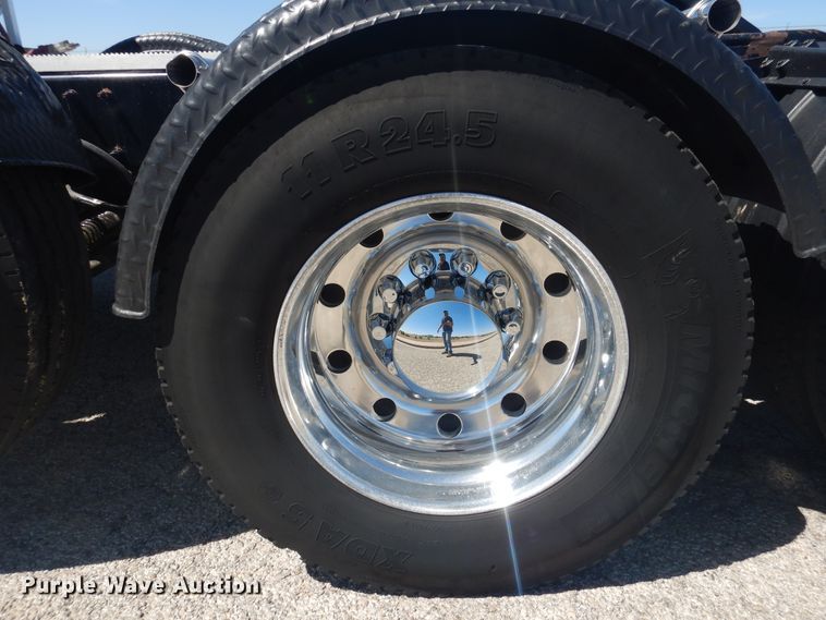 image for item GE9396 2010 Peterbilt 389 semi truck