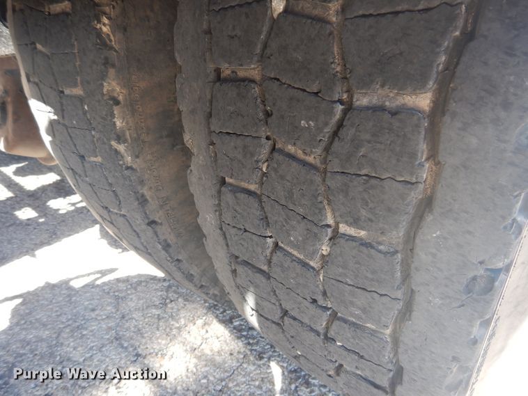 image for item GE9396 2010 Peterbilt 389 semi truck