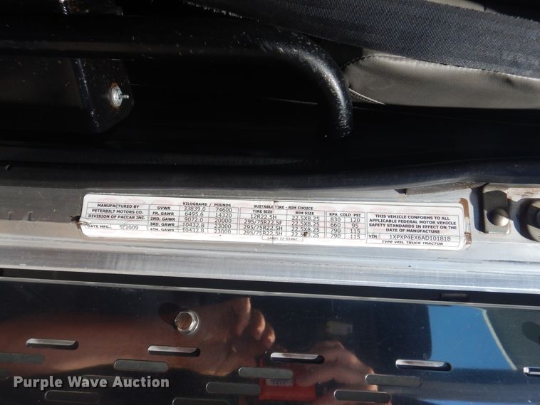 image for item GE9396 2010 Peterbilt 389 semi truck