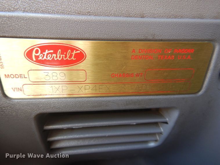 image for item GE9396 2010 Peterbilt 389 semi truck