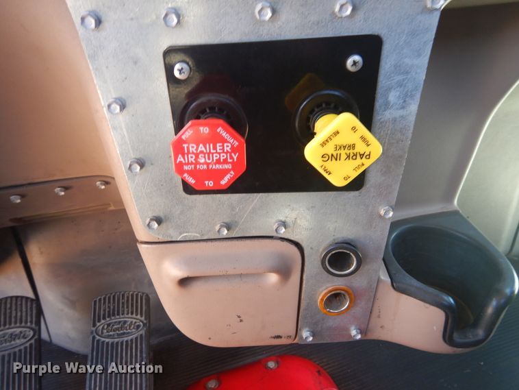 image for item GE9397 2008 Peterbilt 386 semi truck