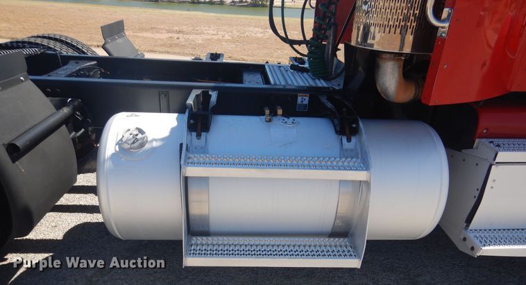 image for item GE9397 2008 Peterbilt 386 semi truck