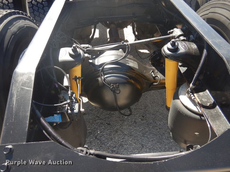 image for item GE9397 2008 Peterbilt 386 semi truck