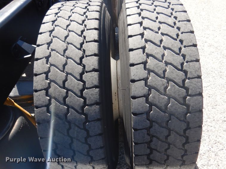 image for item GE9397 2008 Peterbilt 386 semi truck