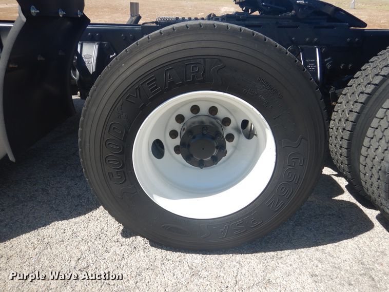 image for item GE9397 2008 Peterbilt 386 semi truck