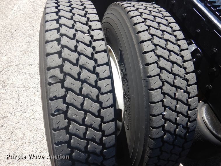 image for item GE9397 2008 Peterbilt 386 semi truck