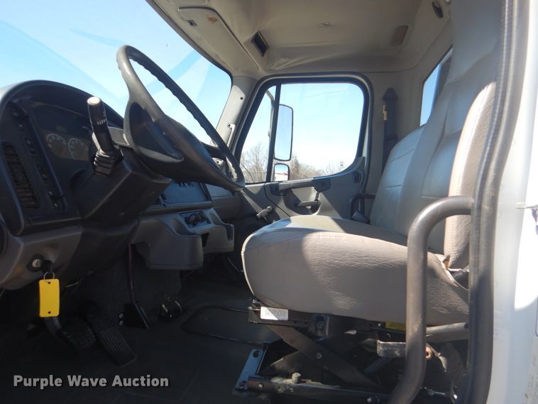 image for item GF9120 2010 Freightliner Business Class M2 flatbed truck