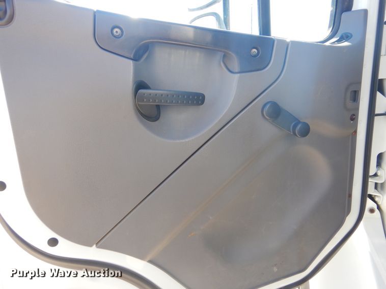 image for item GF9120 2010 Freightliner Business Class M2 flatbed truck