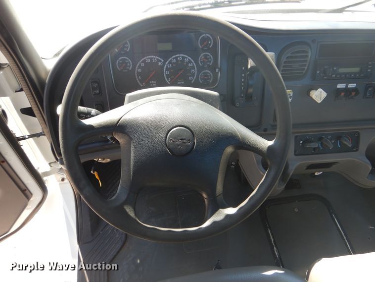 image for item GF9120 2010 Freightliner Business Class M2 flatbed truck