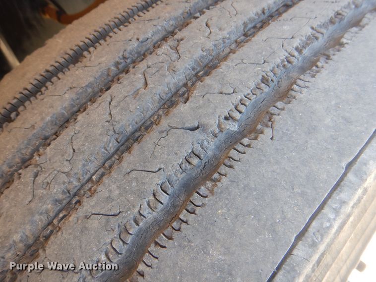 image for item GF9120 2010 Freightliner Business Class M2 flatbed truck