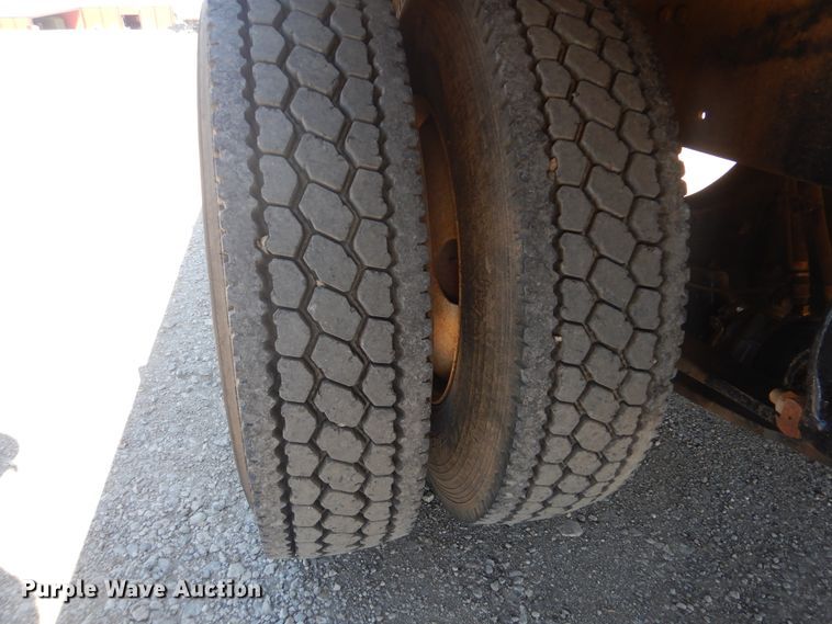 image for item GF9120 2010 Freightliner Business Class M2 flatbed truck