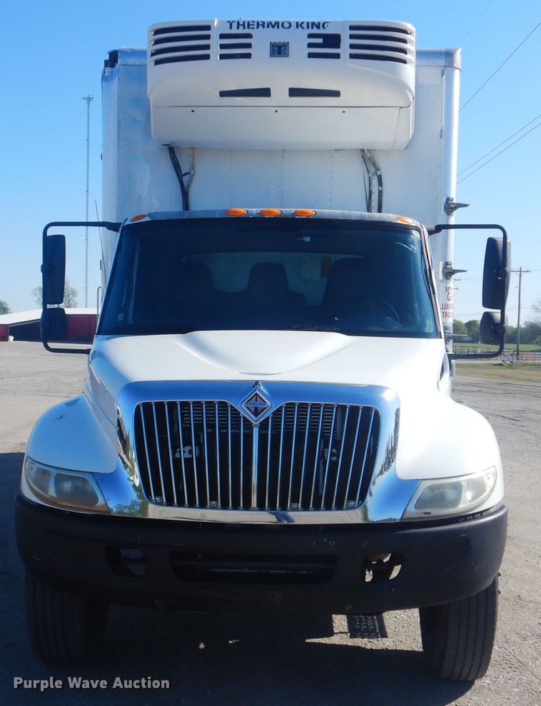 image for item GF9154 2004 International 4300 refrigerated delivery truck