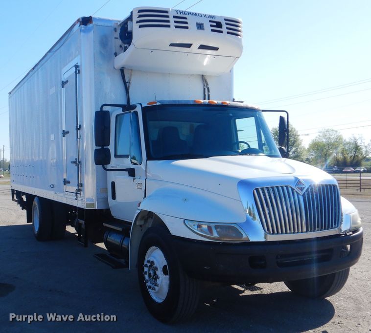 image for item GF9154 2004 International 4300 refrigerated delivery truck