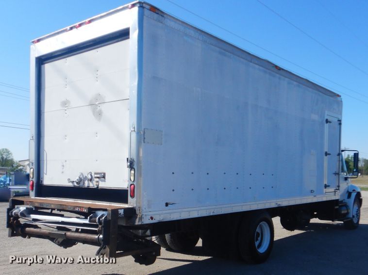 image for item GF9154 2004 International 4300 refrigerated delivery truck