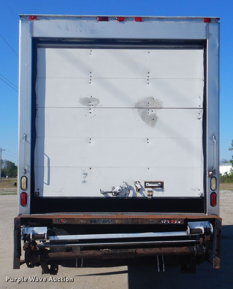 image for item GF9154 2004 International 4300 refrigerated delivery truck