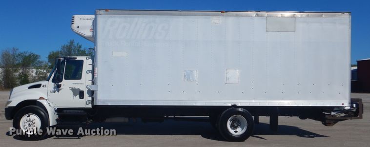 image for item GF9154 2004 International 4300 refrigerated delivery truck