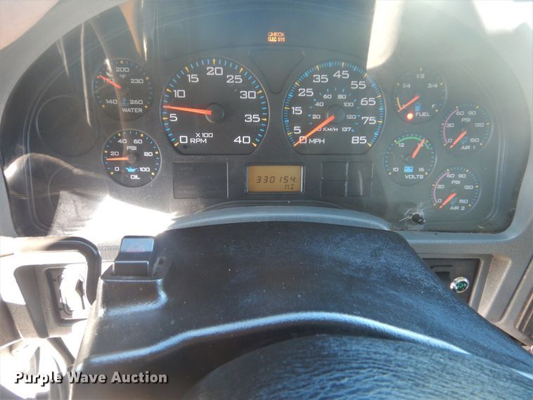 image for item GF9154 2004 International 4300 refrigerated delivery truck