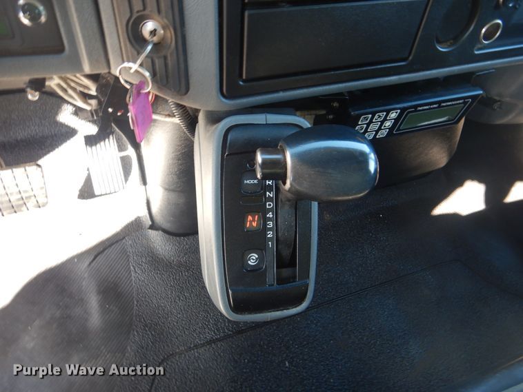 image for item GF9154 2004 International 4300 refrigerated delivery truck