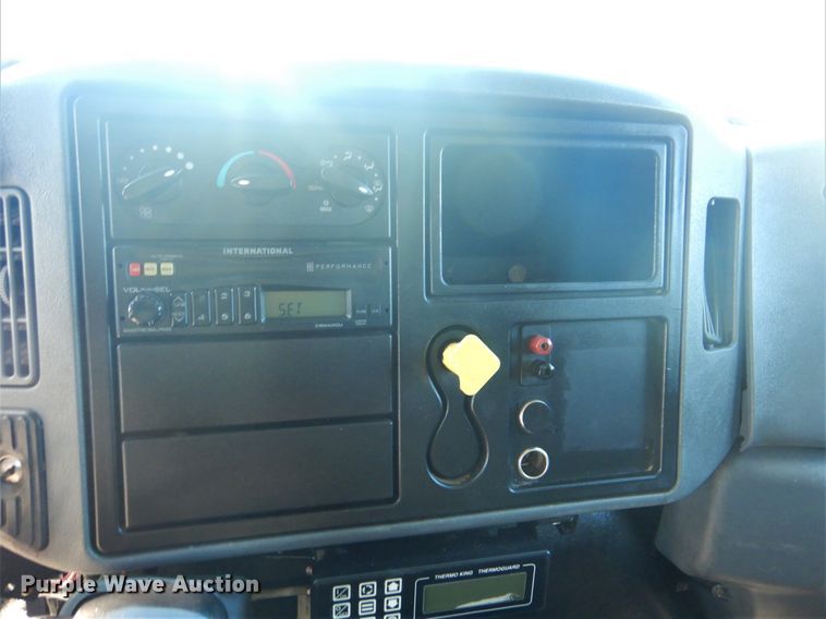 image for item GF9154 2004 International 4300 refrigerated delivery truck