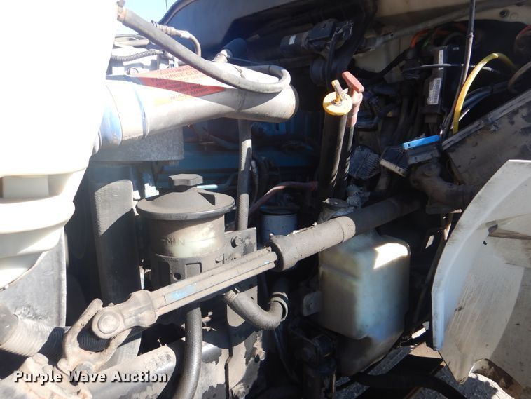 image for item GF9154 2004 International 4300 refrigerated delivery truck