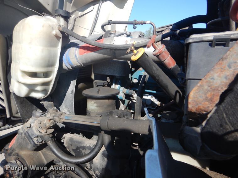 image for item GF9154 2004 International 4300 refrigerated delivery truck