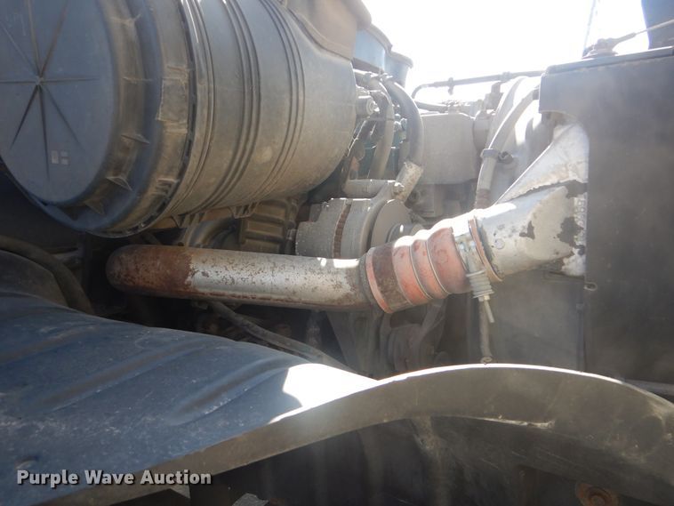 image for item GF9154 2004 International 4300 refrigerated delivery truck