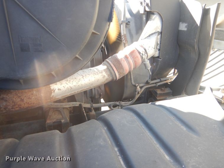 image for item GF9154 2004 International 4300 refrigerated delivery truck