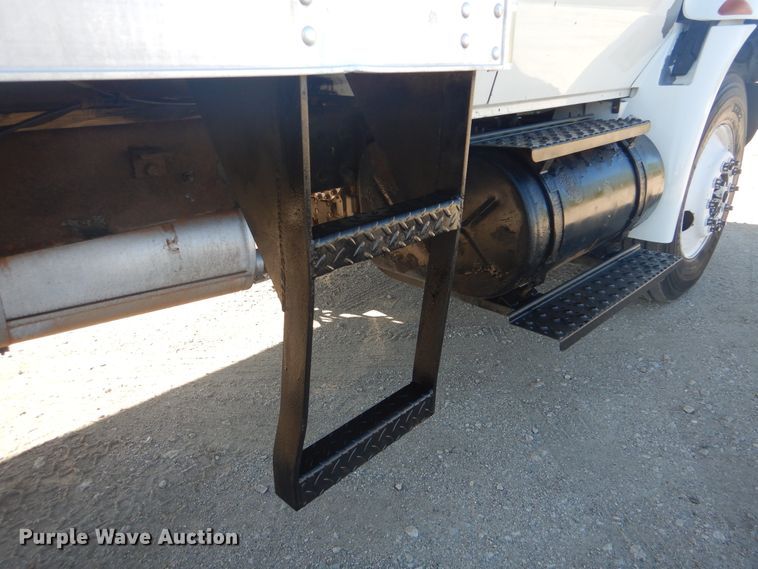 image for item GF9154 2004 International 4300 refrigerated delivery truck