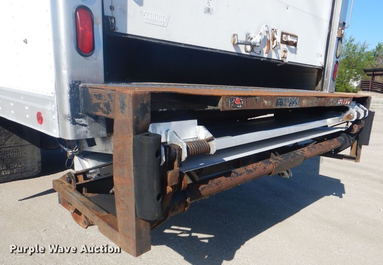 image for item GF9154 2004 International 4300 refrigerated delivery truck