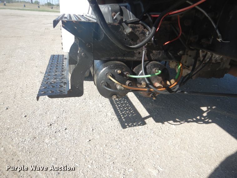 image for item GF9154 2004 International 4300 refrigerated delivery truck