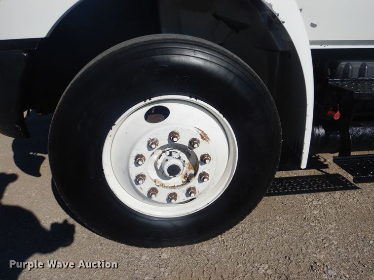 image for item GF9154 2004 International 4300 refrigerated delivery truck