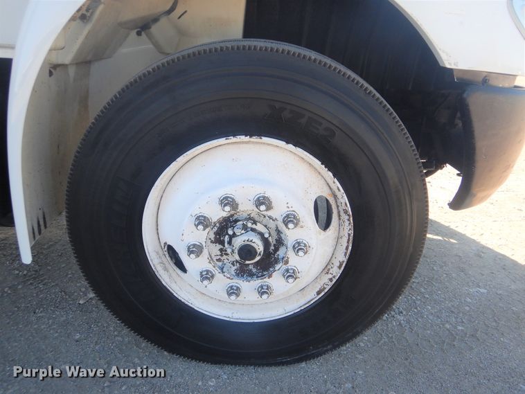 image for item GF9154 2004 International 4300 refrigerated delivery truck