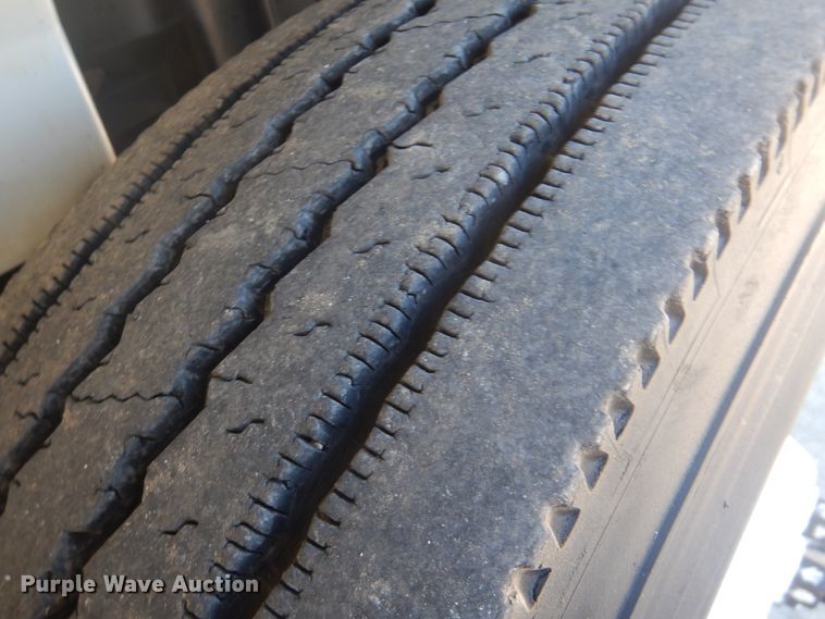 image for item GF9154 2004 International 4300 refrigerated delivery truck